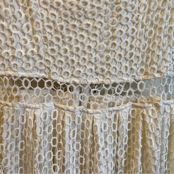 Romeo & Juliet Couture Ivory Lace Dress - Picture 4 of 6